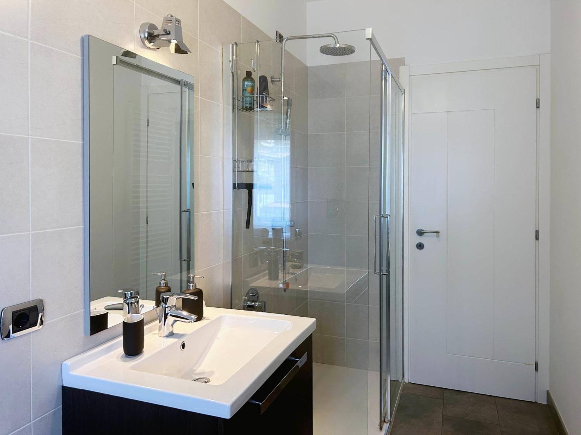Comfortable Apartment In The Heart Of Lecco Eksteriør bilde